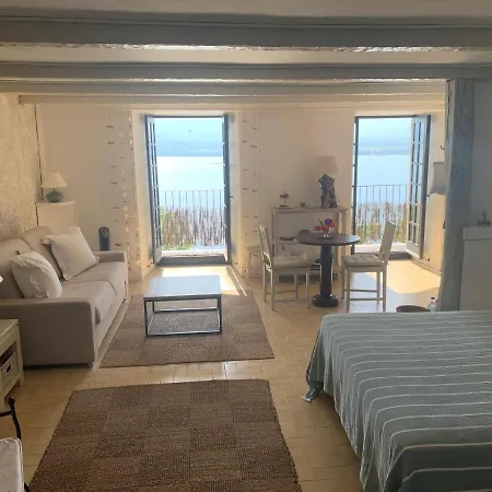 Castille Apartment *